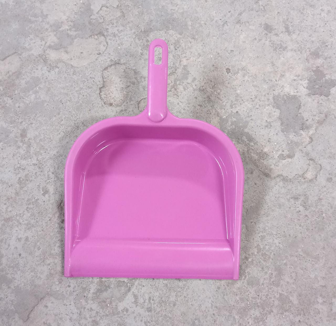 Durable Lightweight Multi Surface Plastic Dustpan with Handle