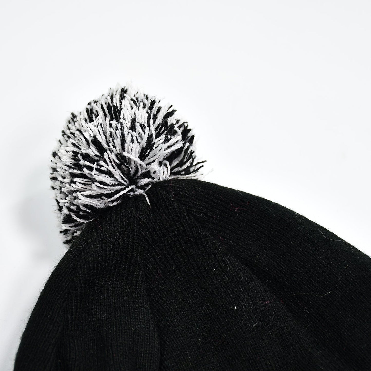 6341 Men's and Women's Skull Slouchy Winter Woolen Knitted Black Inside Fur Beanie Cap. 